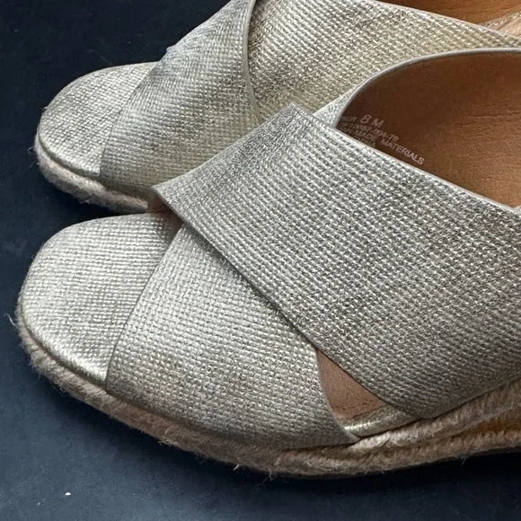 Andrew Geller Gold Fabric Open Toe Slip On 3” Wedge Heel Sandal Women’s Size 8 - Picture 5 of 16